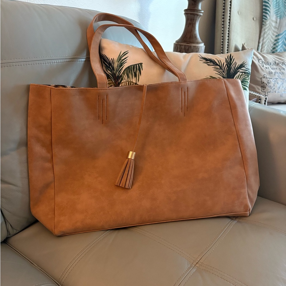 NWOT - Large Elegant Tan Tote Bag